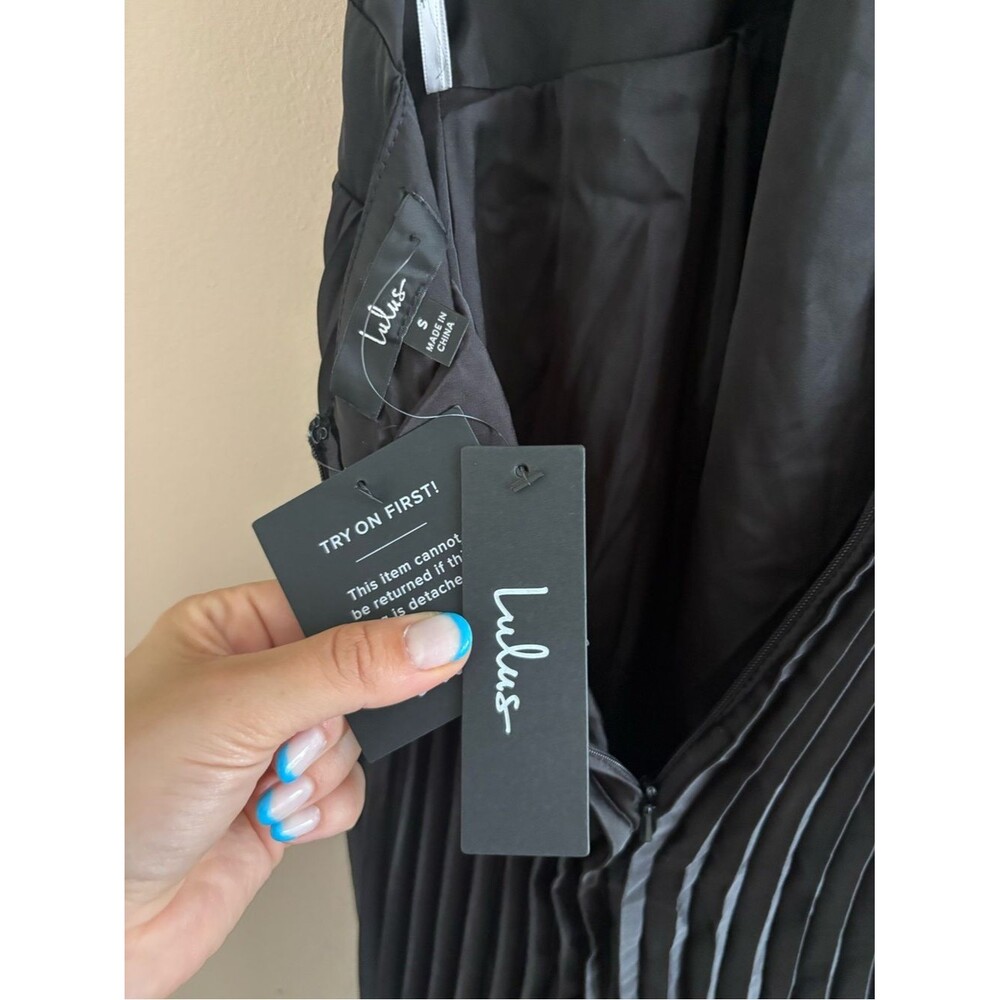 Lulus Midnight Moves Black Pleated Satin Cutout Halter Maxi Dress Size Small NWT - Picture 5 of 11